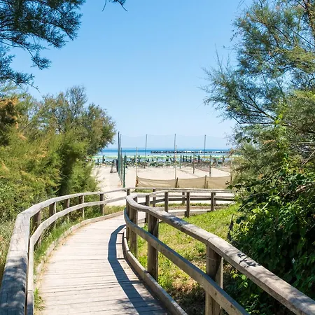 Apartahotel Aurora 4*