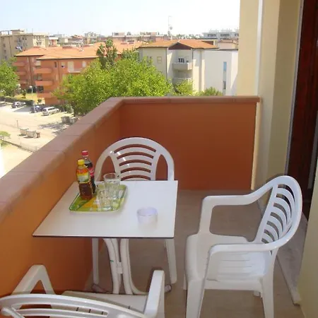 Aurora Apartahotel Lido Adriano