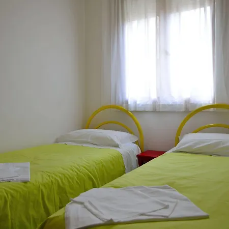 Aurora Aparthotel *